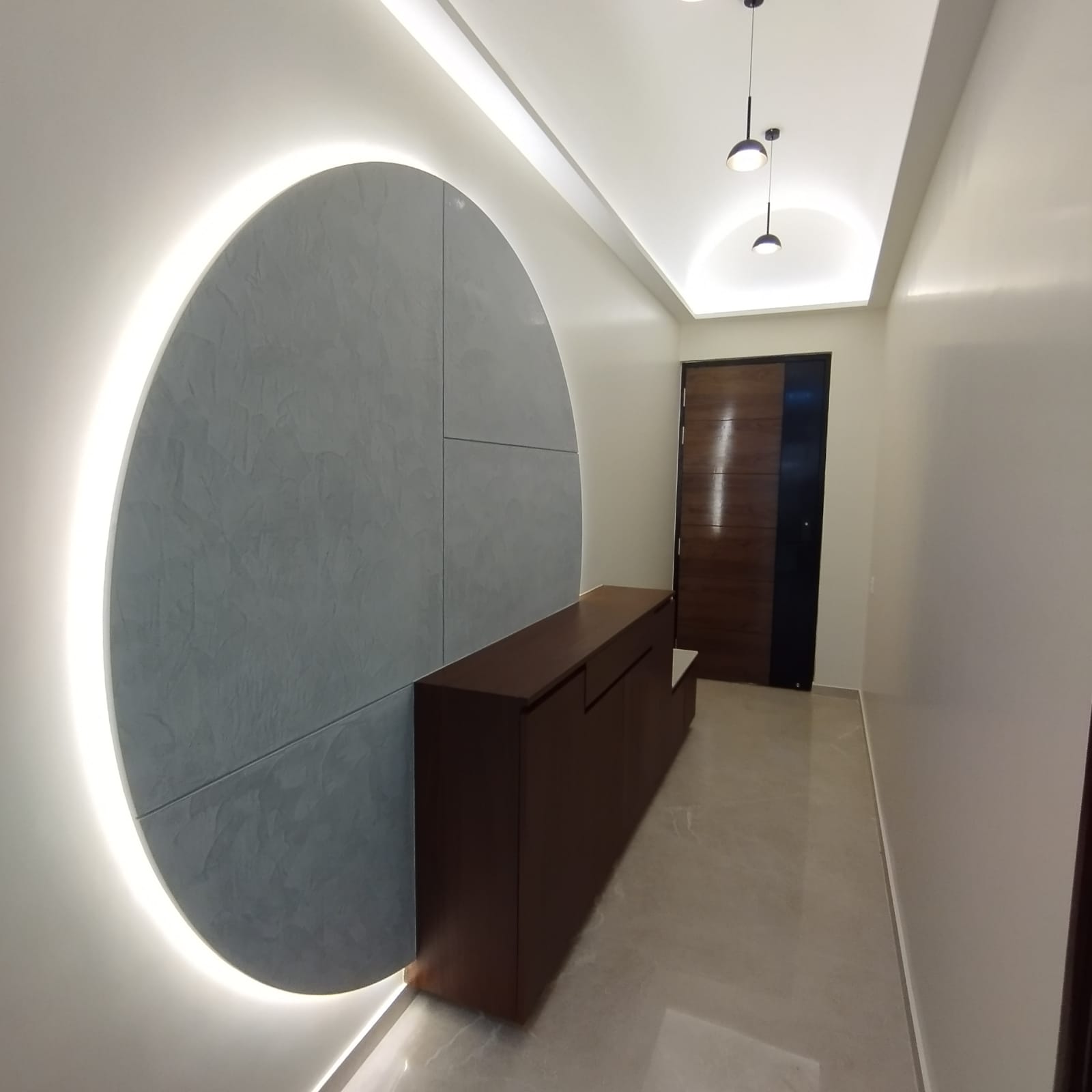 'A walk in the clouds'-highrise apartment in Mumbai