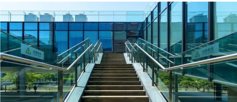 Durability and Style: The Key Advantages of Vista Glass Railing
