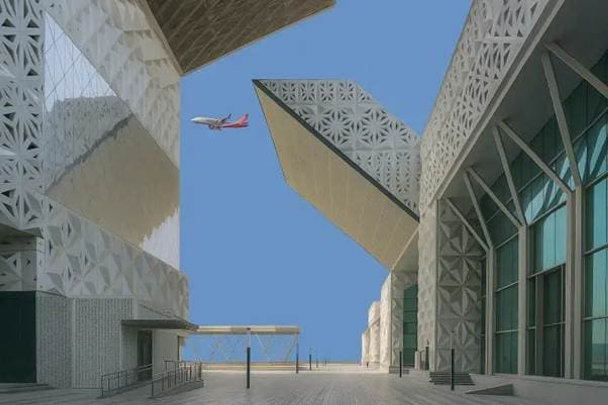 How Modern Buildings Stay Cool: Smart Design Tricks